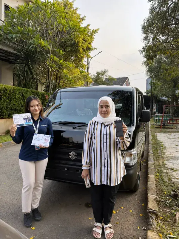Momen penyerahan kunci mobil Suzuki bareng Salsa Tangsel